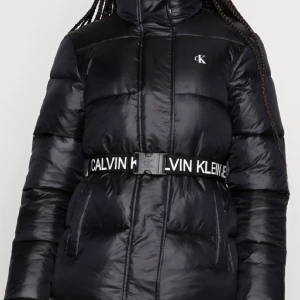 1000 - Knappt använd vinterjacka stl M