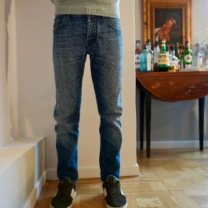 Jacob Cohen jeans - Säljer nu dessa asfeta Cohen jeans i stl 31. Dem är passform slimfitt och är väl omhändertagna. Nypris 5000, mitt pris 1300! Kom privat för fler bilder eller andra frågor🍾