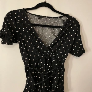 gina tricot tröja - passar även en s