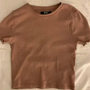 Superfin brun t-shirt från BikBok i storlek S! Inga defekter och superbra skick!