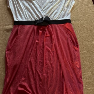 Bodyflirt - Säljs en ny oanvänd klänning 