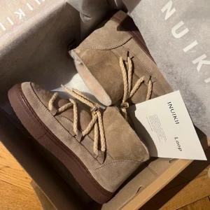 Inuikii skor - Intressekoll på dessa super fina skor!! Storlek 37 och inga defekter🥰