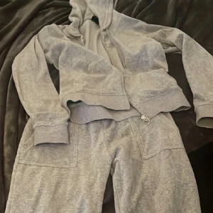 Juicy dress - Judit dress tröjan m och byxor s den är för stor för mig 