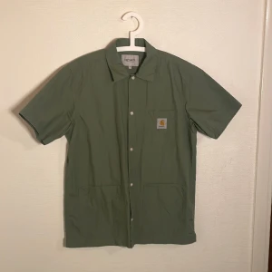 Carhartt skjorta - Kortärmad Carhartt skjorta. Snålt använd:)