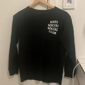 Jättecool anti Social social club tröja, säljer då den inte längre passar mig. Hoppas den får en ny ägare <3