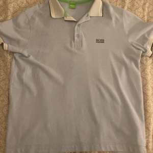 Hugo boss piké  - Säljer min Hugo boss piké storlek M. Felfri och i perfekt skick 