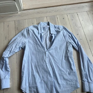 Aspesi Shirt tunn sommarskjorta - Tunn skjorta Aspesi med halv knäppning. Storlek L fits M 