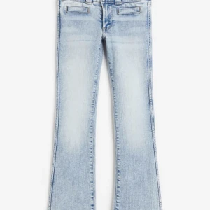 Jeans - Säljer dessa jeans utan bakfickor från H&M!❤️