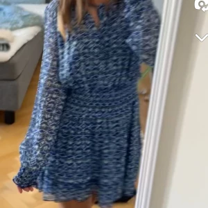 Klänning  - Jätte fin klänning från zara använd en gång 