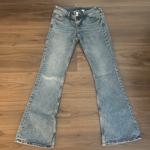 Lågmidjade jeans - Lågmidjade jeans från h&m, använt några gånger, bra skick