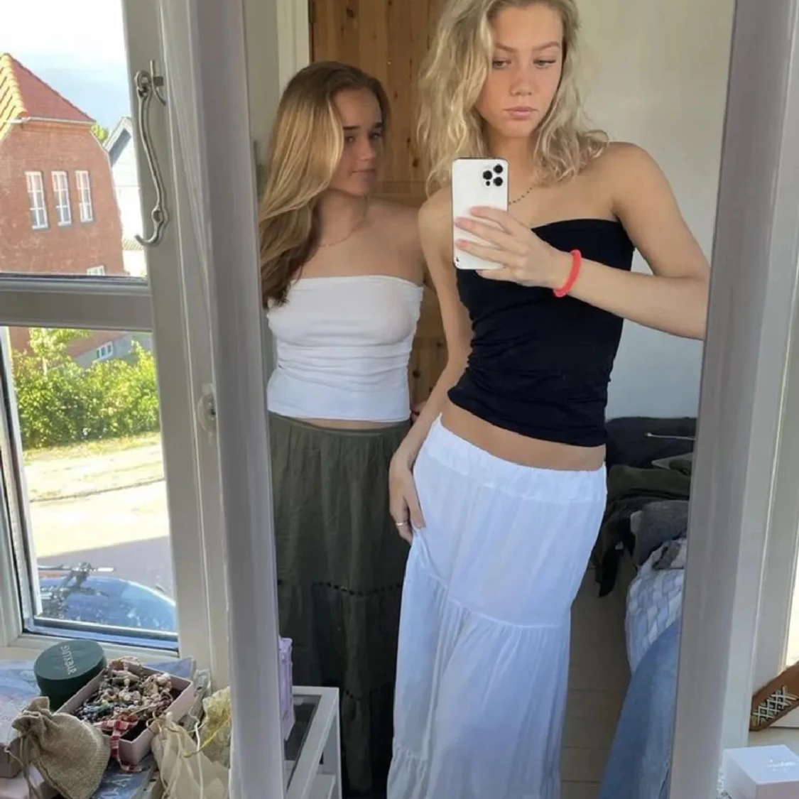 Vit lågmidjad maxikjol