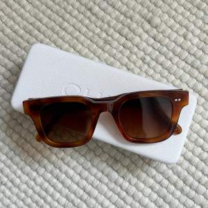 Chimi eyewear solglasögon i storlek M, modell 04 färg Havana 💕 använda fåtal gånger 