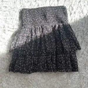 Superfin kjol från Kappahl i storlek 170, passar mig som vanligtvis har xs 💞