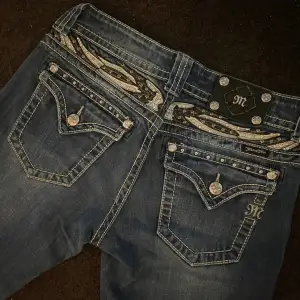 Jättesnygga jeans i skinny modell som knappt är använda, utan defekter!
