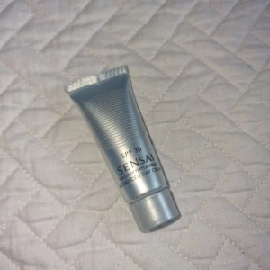 Ansiktskräm - Ansiktskräm med spf 30.  Aldrig använd, då jag har andfa krämer jag använder🫶🏼