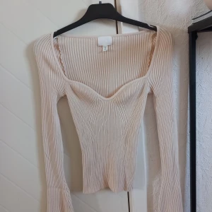 Jättefin beige tröja - Storlek 36. Sparsamt använd