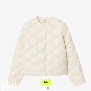 Mango jacka - Så så fin jacka från mango!! Köpte den förra året💘Skriv för fler bilder! 