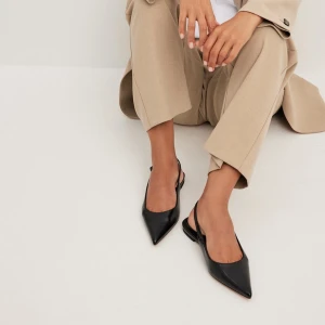 Spetsiga platta slingback skor - Aldrig använda!