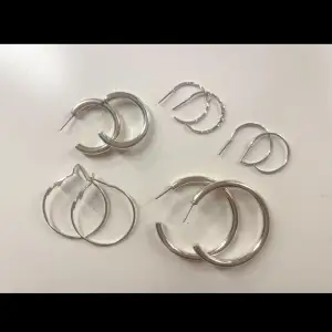5 olika par silver örhängen! Har aldrig kommit till användning ✨ 40kr för alla par eller 10kr/par !