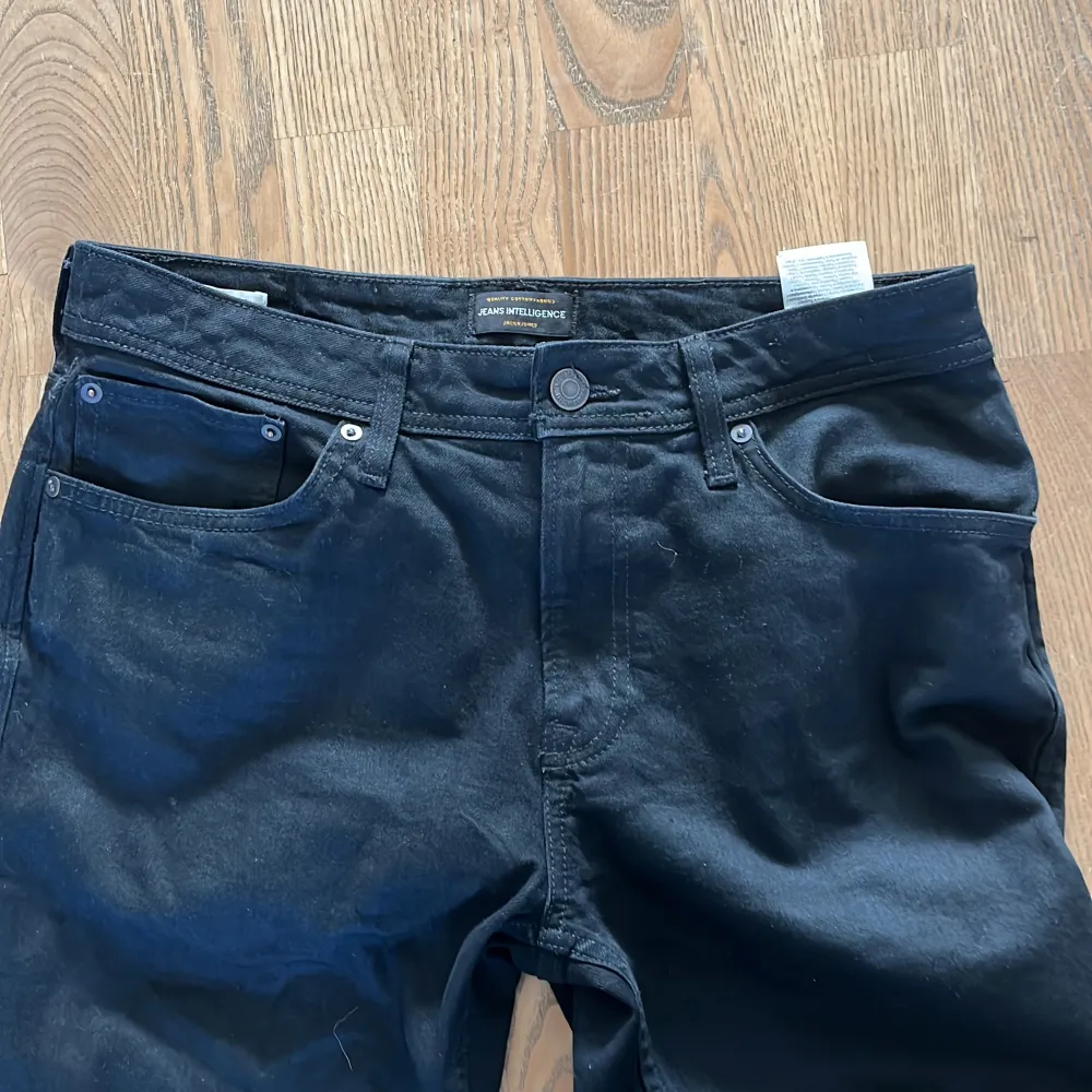 Säljer nu mina Jack & Jones jeans då dom inte används längre,anvönda runt 2 gånger så dom är så gott som nya. Jeans & Byxor.