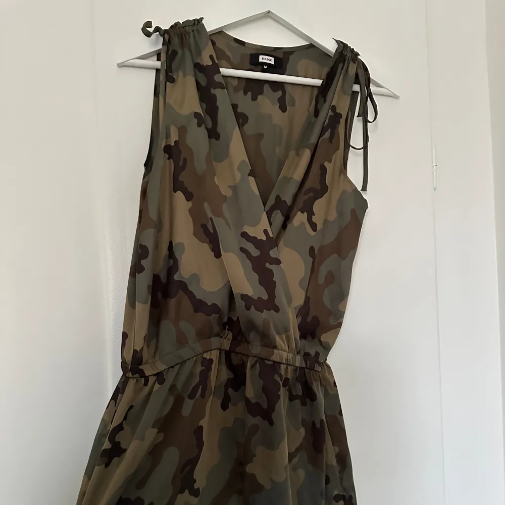 Camouflage jumpsuit. Fint skick! . Övrigt.