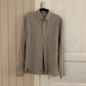 Beige linneskjorta - Supersnygg linneskjorta 