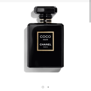 Chanel Parfym  - Edp parfym från Chanel. Enbart sprutat parfymen en gång när jag skulle lukta på den. Men de var inget för mig tyvärr. Står bara och samlar damm tyvärr därav säljer jag den. 