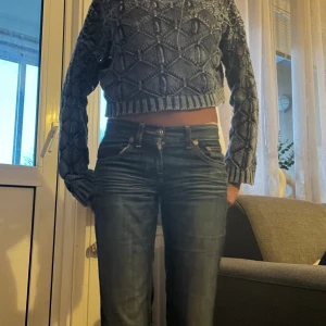 Virkad träja - Snygg virkad tröja från zara som inte längre komemr till användnig. Köpt i vintras för cirka 350kr om inte mer. Pris kan diskuteras 