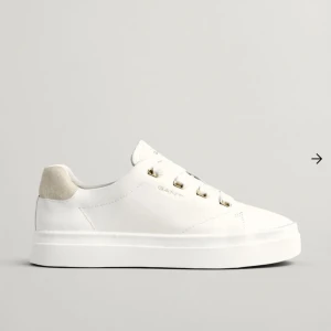 GANT skor - Ett par super snygga gant skor😍 är i färgen vit och storlek 38! Hör av er om frågor✨Nypris 1699 kr och säljer nu för 400 kr☺️ Skriv om ni vill ha fler bilder 