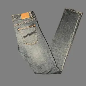 Nudie jeans blå, storlek 28/34, skick 7/10. Pris 299 men kan gå ner i pris vid snabb affär👍