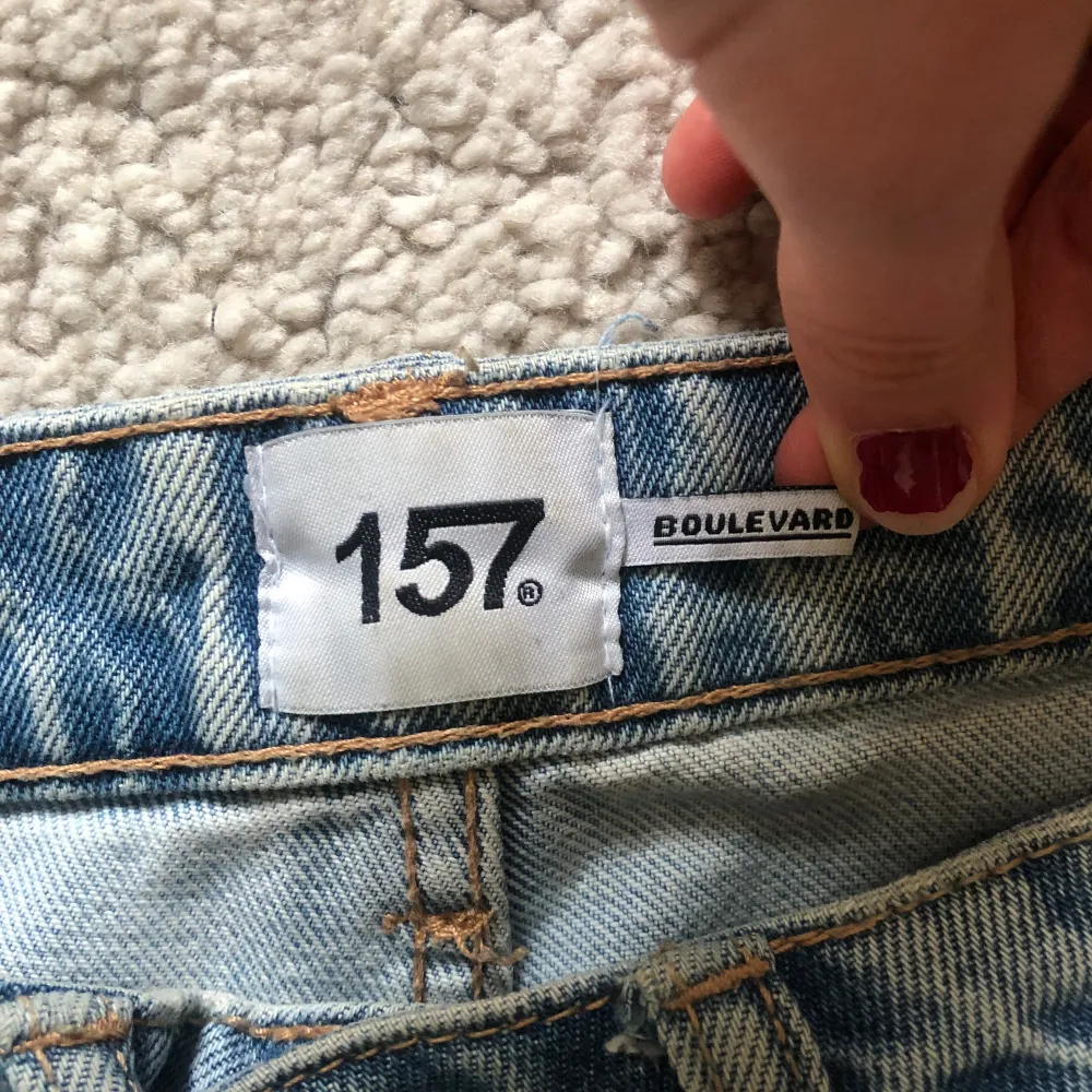  sköna och snygga jeans som tyvärr inte kommer till användning längre.  Dom är i från lager 157 i storlek XS (skulle säga att dom sitter som S) kan tänka mig att gå ner i pris😁 Frågor/bilder skriv🤗❤️. Jeans & Byxor.