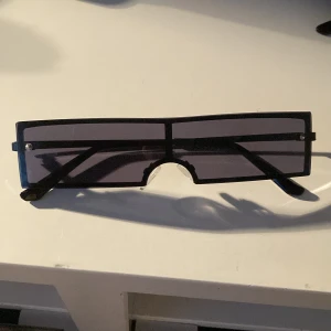 Solglasögon - Bra skick, aldrig använda :) 
