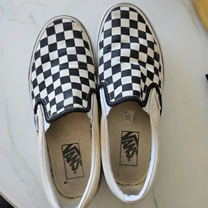 Vans classic slipon strl 39 - Ett par snygga Vans skor i använt men fint skick! 