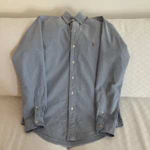 Ralph lauren skjorta  - Jättefin Ralph lauren skjorta | Skicket är 9/10 | Vid snabbaffär löser vi bättre pris | Tveka inte att skriva vid funderingar eller fler bilder |
