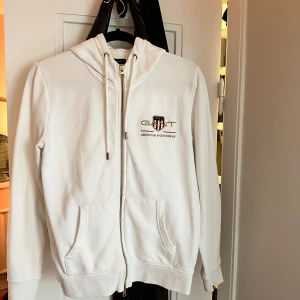 GANT hoodie - GANT hoodie  Strl M men passar även S Nypris 1200kr