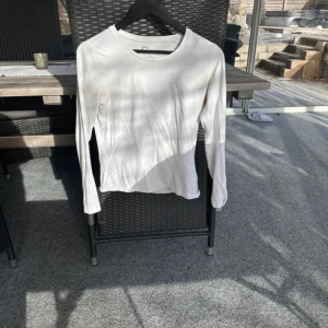 Långärmad tröja  - Långärmad tröja från Cubus. Använd mycket men fortfarande i bra skick.