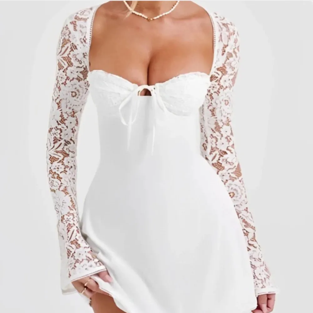 Fin gullig vit klänning . Klänningar.