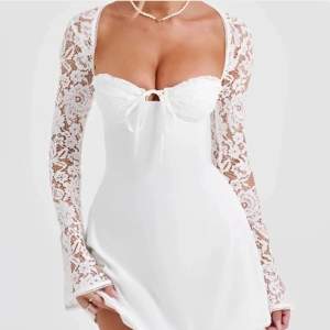 Fin gullig vit klänning 