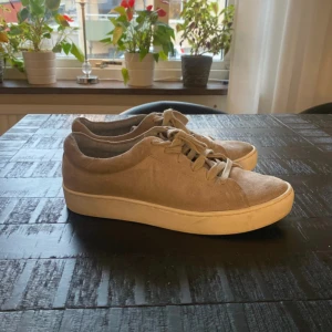 vagabond - slt.38 har för många skor, hör av er vid frågor💓🌸💘💘grå/beige