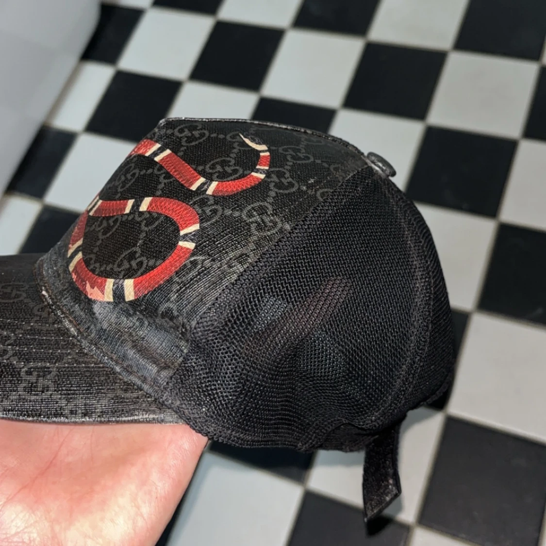 Gucci keps orm kan tänka mig och Limited edition vill inte ha den längre ej min stil  - 90