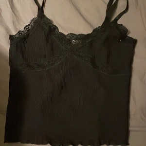 Spets linne  - Svart spets linne från h&m storlek xs 