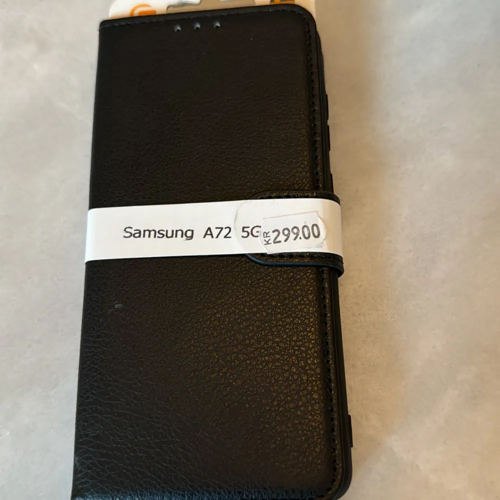 Plånboksfodral Svsrr till Samsung A72 med magnet. Tre korthållare.  Nypris 299kr.. Övrigt.