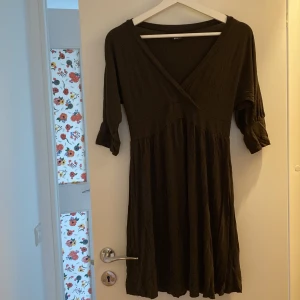 Klänning  - Brun klänning stl m från Ginatricot 