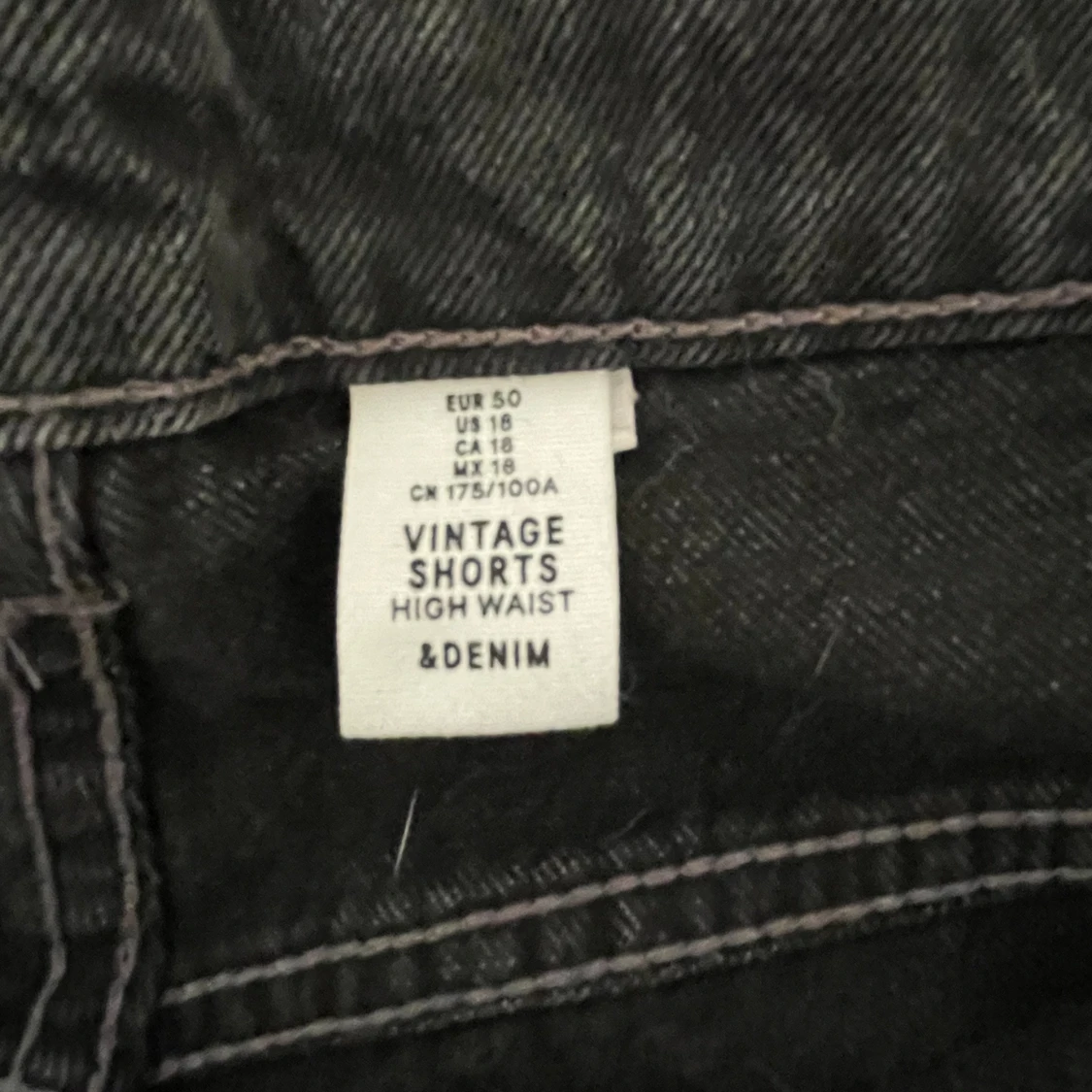 H&M Svarta slitna denimshorts - 92