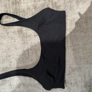 Bikini i storlek 36! - Super fin bikini överdel från HM använd en gång då den inte passar mig.💞