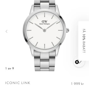 Daniel Wellington klocka - Superfin klocka från Daniel Wellington💓Nypris är 2000 kr och säljer för 1200💓Hör av er vid frågor!💓