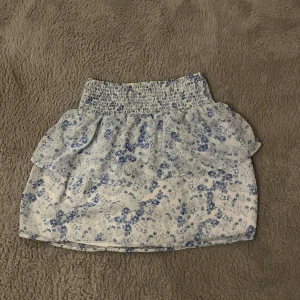 Sommar kjol - En fin blommig sommar kjol💕