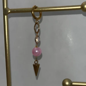 örhängen i rostfritt stål  - handgjorda örhängen i rostfritt stål💗1st för 60kr eller 2st för 90kr🌸🌸Går också att göra custom made❤️‍🔥🙌