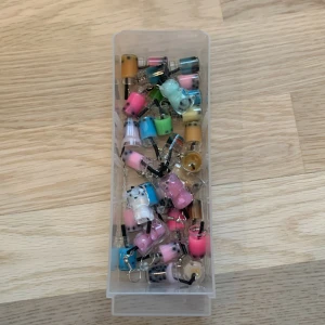Bona berlocker  - Super fina boba berlocker i många olika färger och former! 3kr styck. 