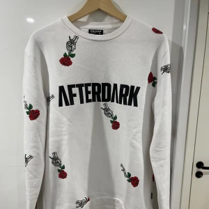 Cropp hoddie  - Cropp hoddie storlek M, skick 10/10. Varan är köpt utomlands! Kom pm för mer information 